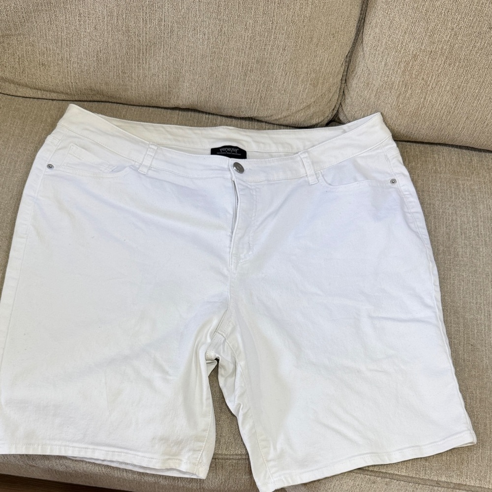 Venezia Crisp White Women's Bermudas